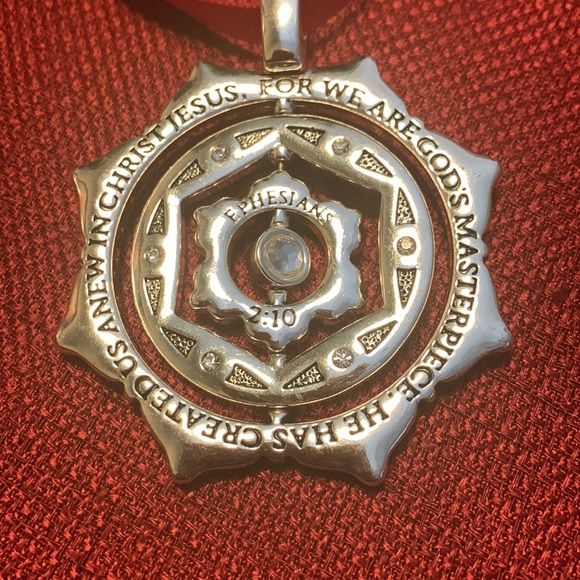 Premier Designs verse of the year 2015 ornament/pendant - Picture 2 of 3